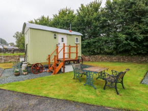 Shepherds Hut - The Hurdle